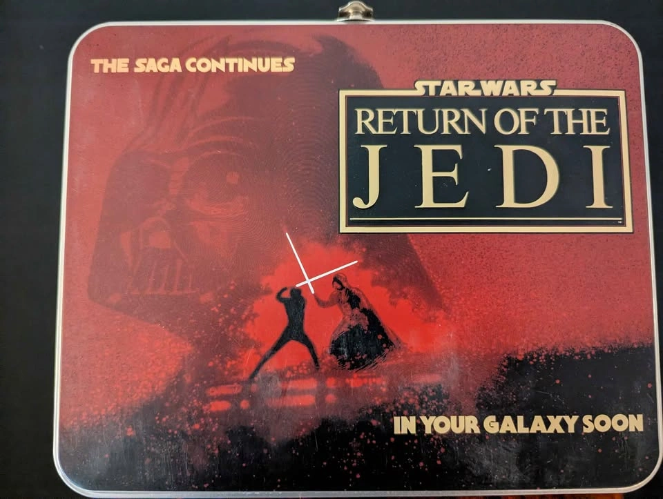 Star Wars Lunchbox, Blanket, and 2 Pins - photo 4