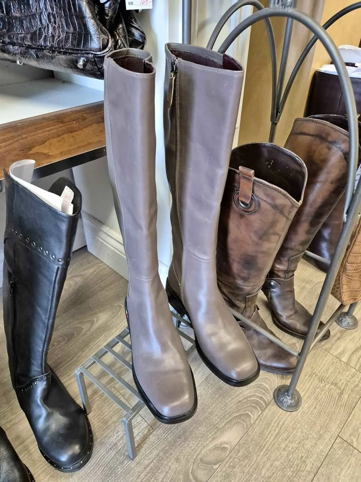 Women high knee Boots 7 1/2