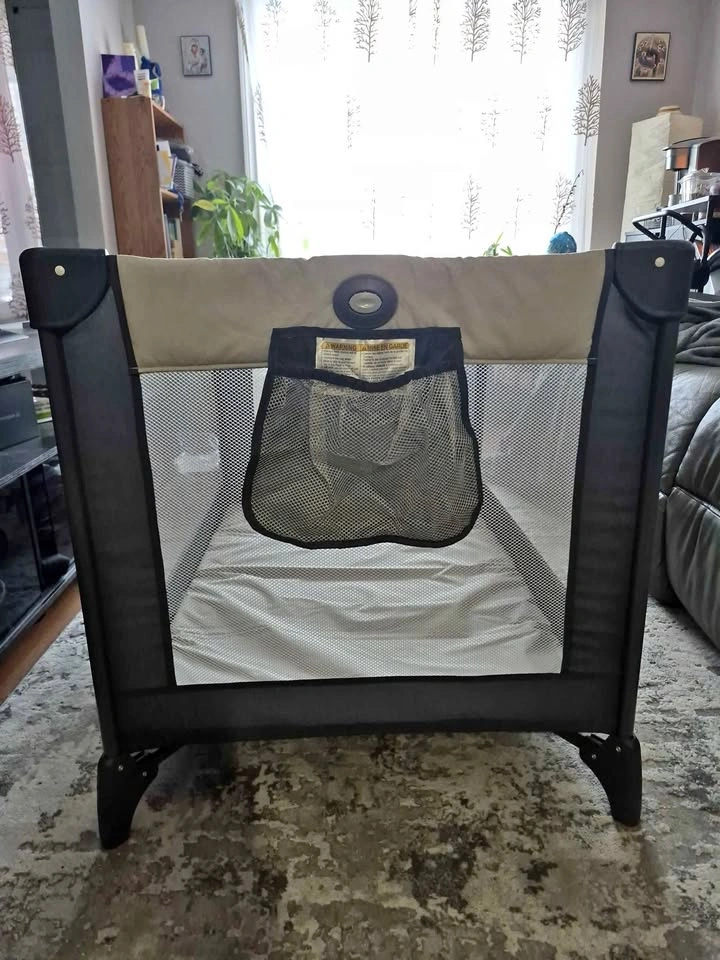 Foldable playpen