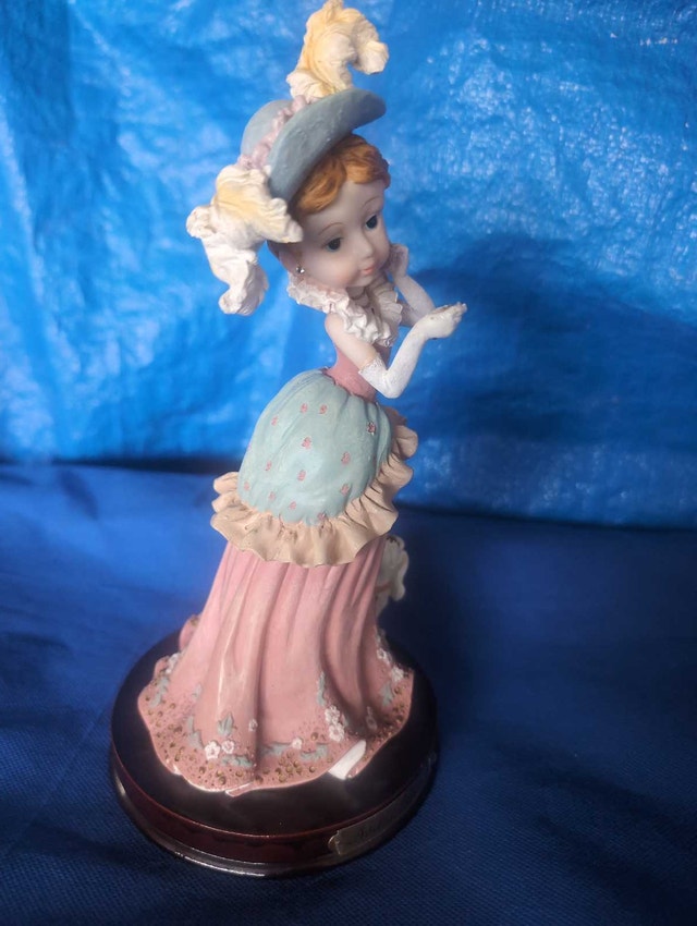 Justine Collection Figurine - photo 3
