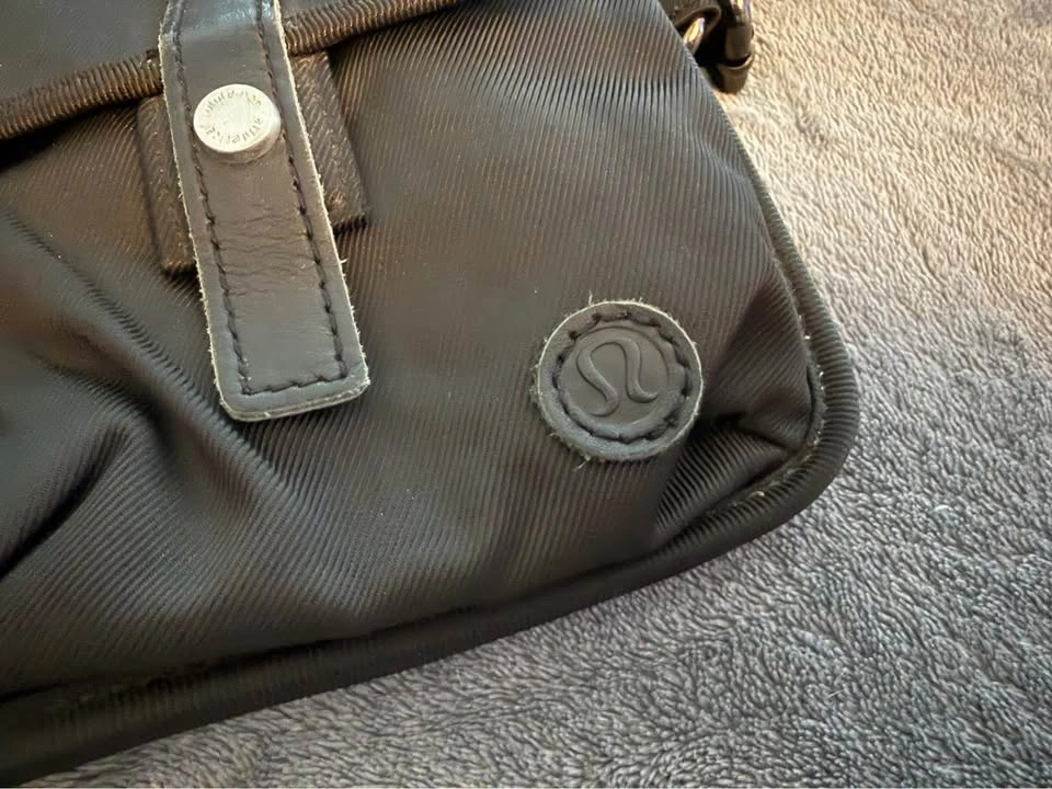 Lululemon Athletica Black Dog Walking Crossbody Bag / Pouch - photo 3