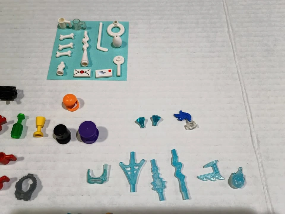 Lego Minifig Accessories & Small Parts Lot - photo 5