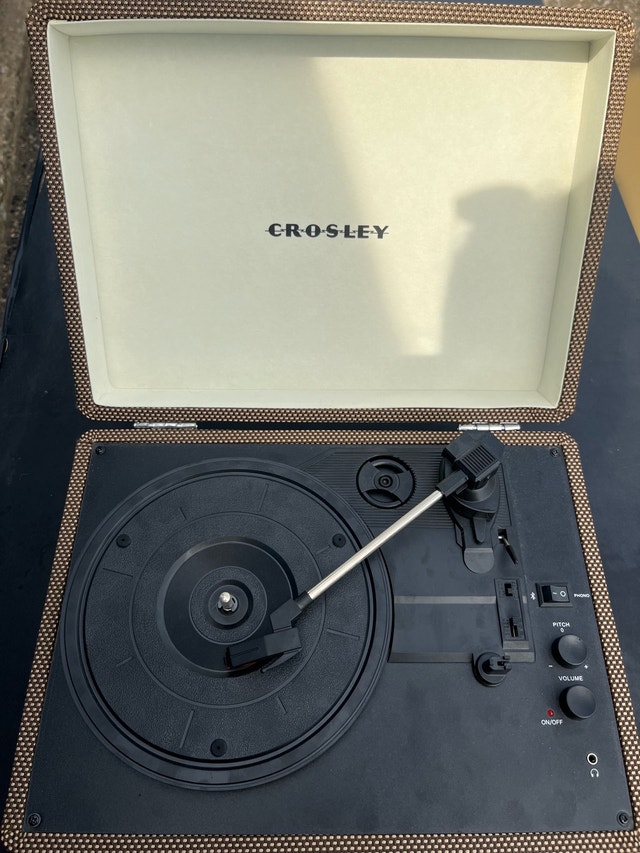 Crosley Cruiser Plus 3-Speed Turntable – Bluetooth In/Out - photo 2