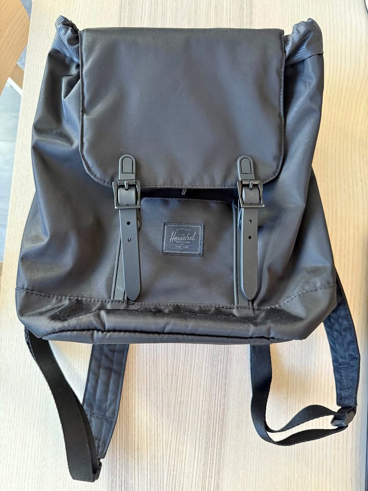 Herschel Retreat Black Backpack - Mini - 10 L