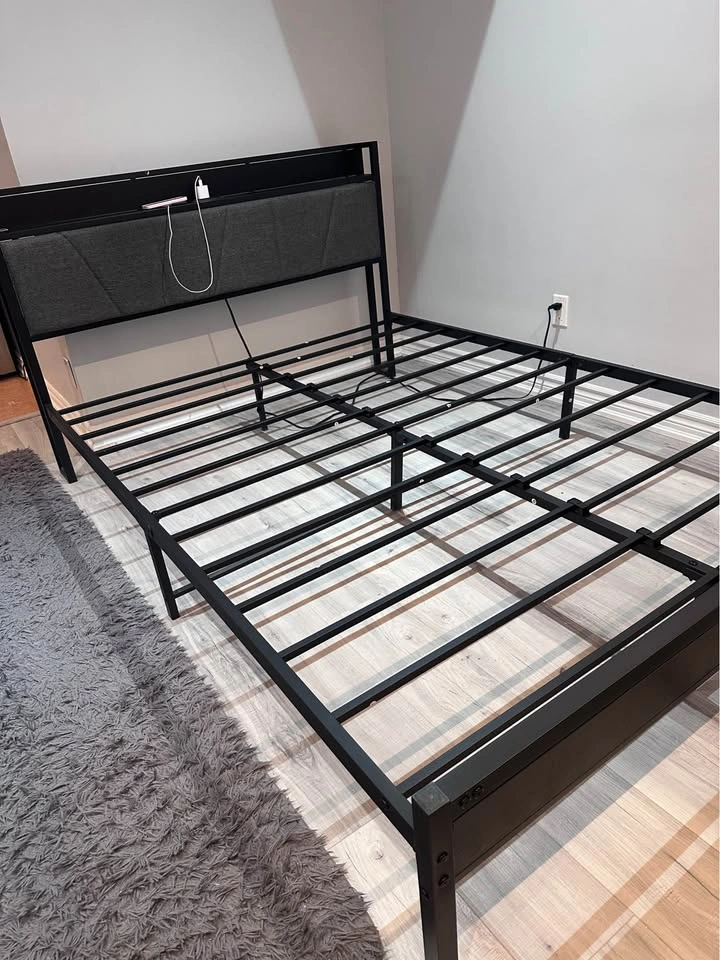 Distress sale - Queen Bed Frame (Perfect Condition) ‼️ - photo 5