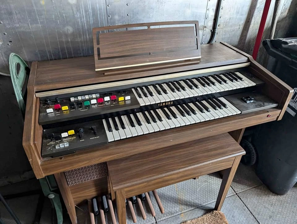 1968 Yamaha Electric Organ