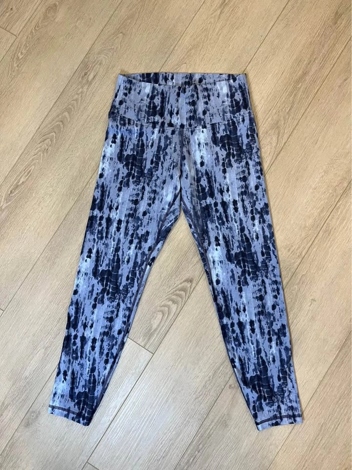 2 for $12 OLD NAVY Active Leggings - Size M - photo 2