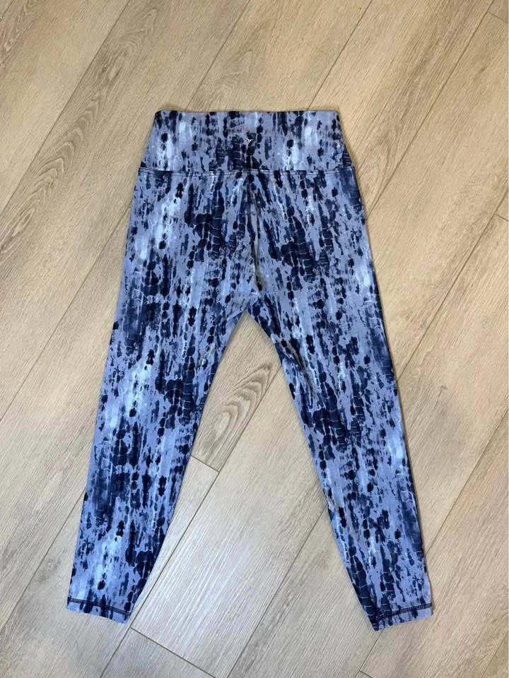 2 for $12 OLD NAVY Active Leggings - Size M - photo 4