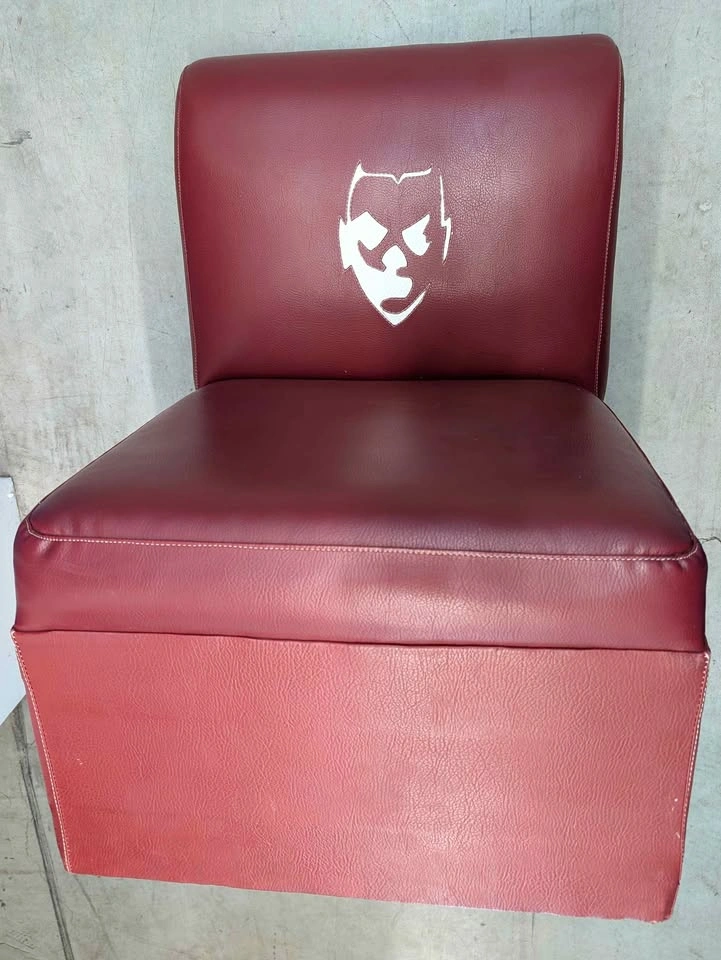 Red cushion chair with Cool Logo - photo 4