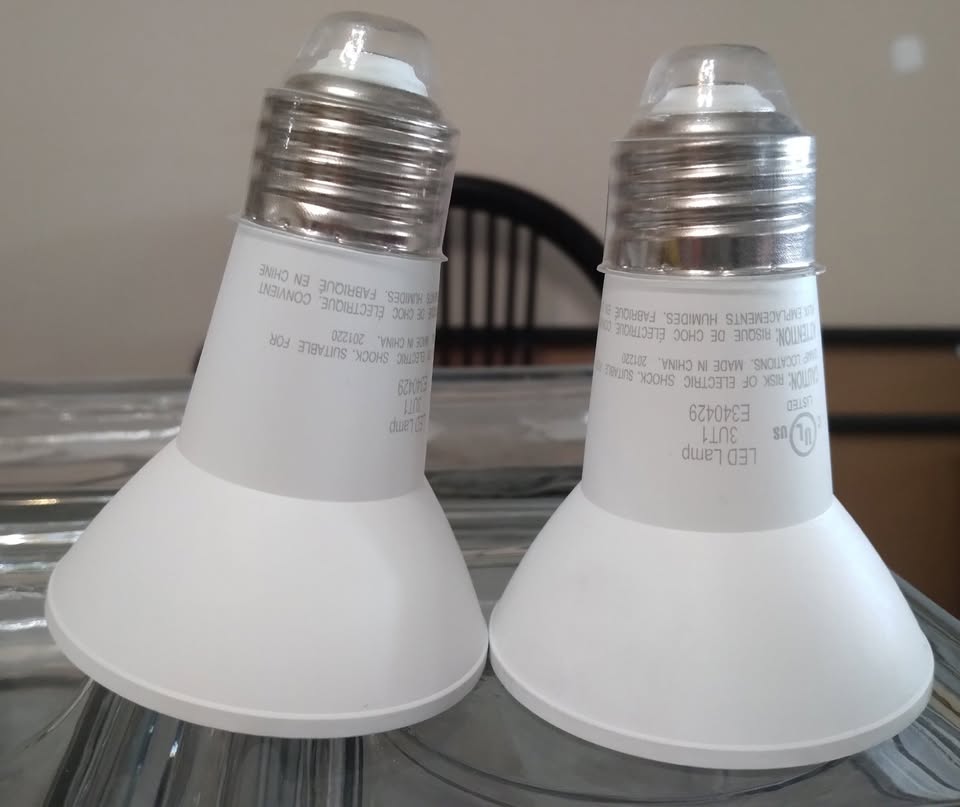 GE LED Warm White Floodlights - $5 🥕 - photo 2