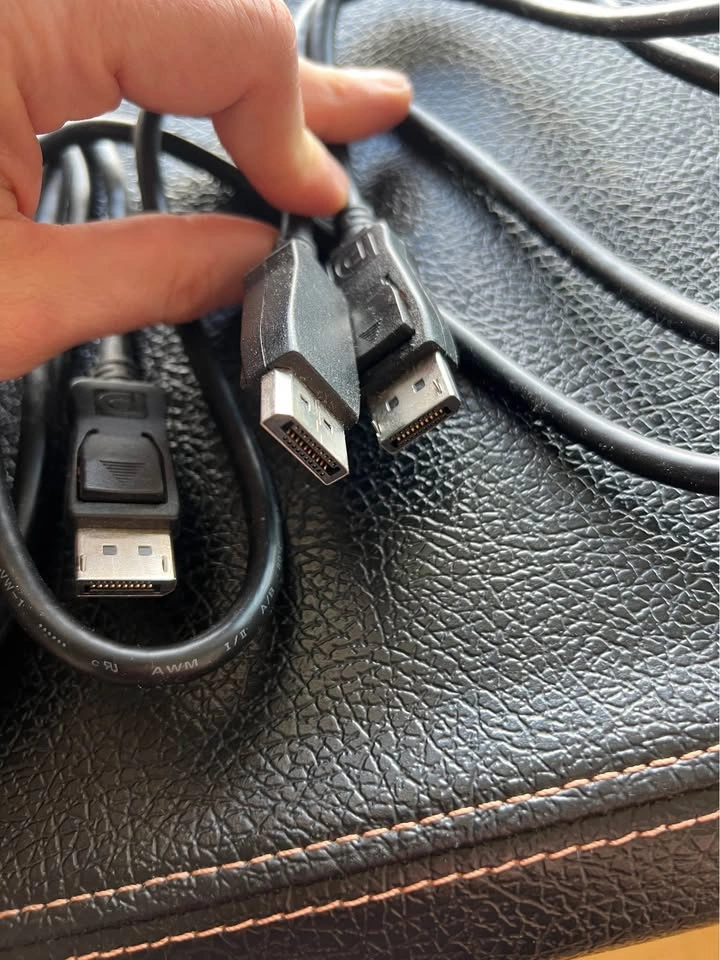 DisplayPort Cables 5ft - photo 2