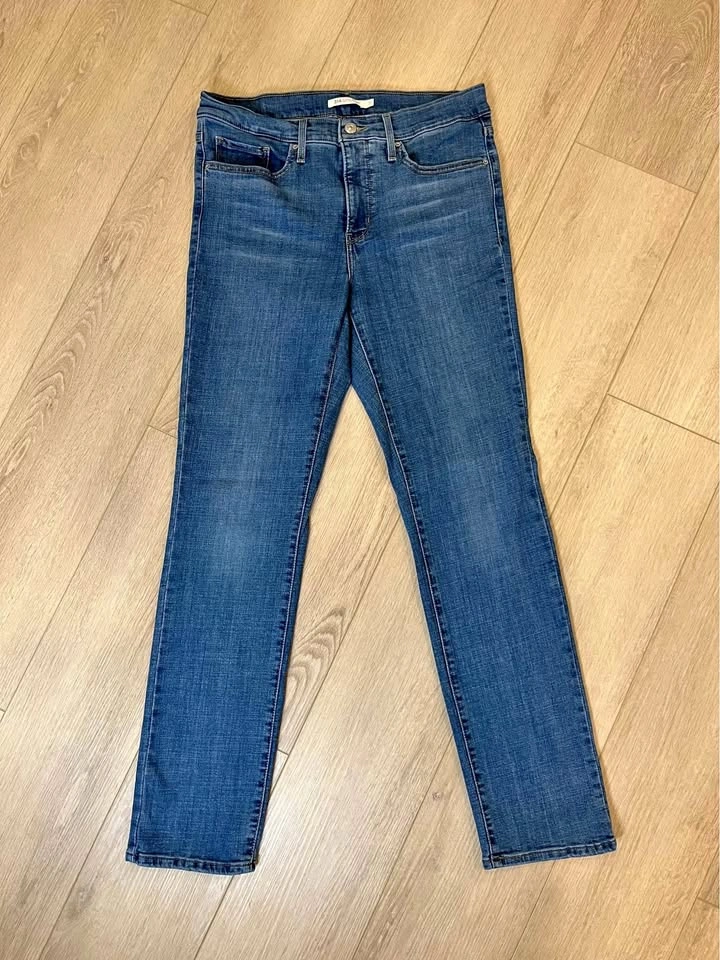LEVI’S 314 Straight Leg Jeans Size 31