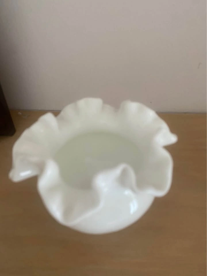Vintage Fenton White Milk Glass Ruffled Rose Bowl Vase - photo 2