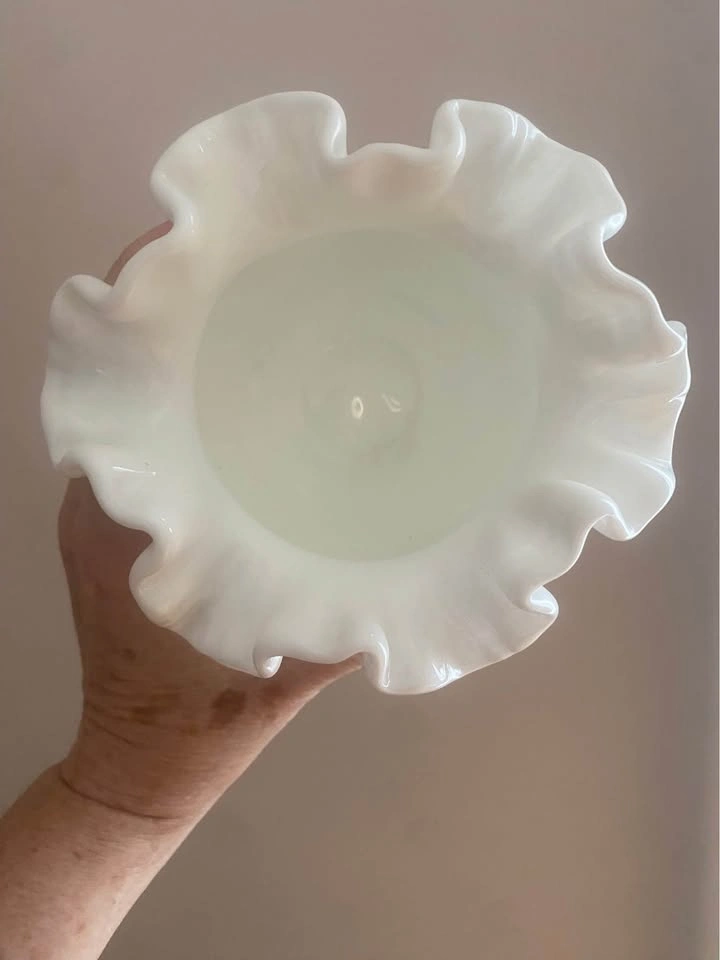 Vintage Fenton White Milk Glass Ruffled Rose Bowl Vase - photo 3