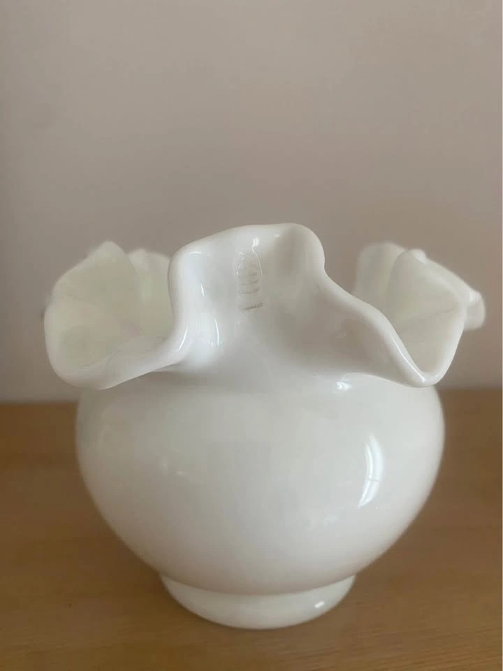 Vintage Fenton White Milk Glass Ruffled Rose Bowl Vase - photo 5