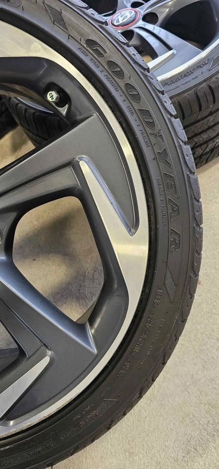 Hyundai Veloster OEM Rims with All Season Tires 225/40R18 - photo 3