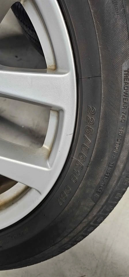 Nissan Rogue/X-Trail OEM Rims with All Season Tires 225/55R18 - photo 3