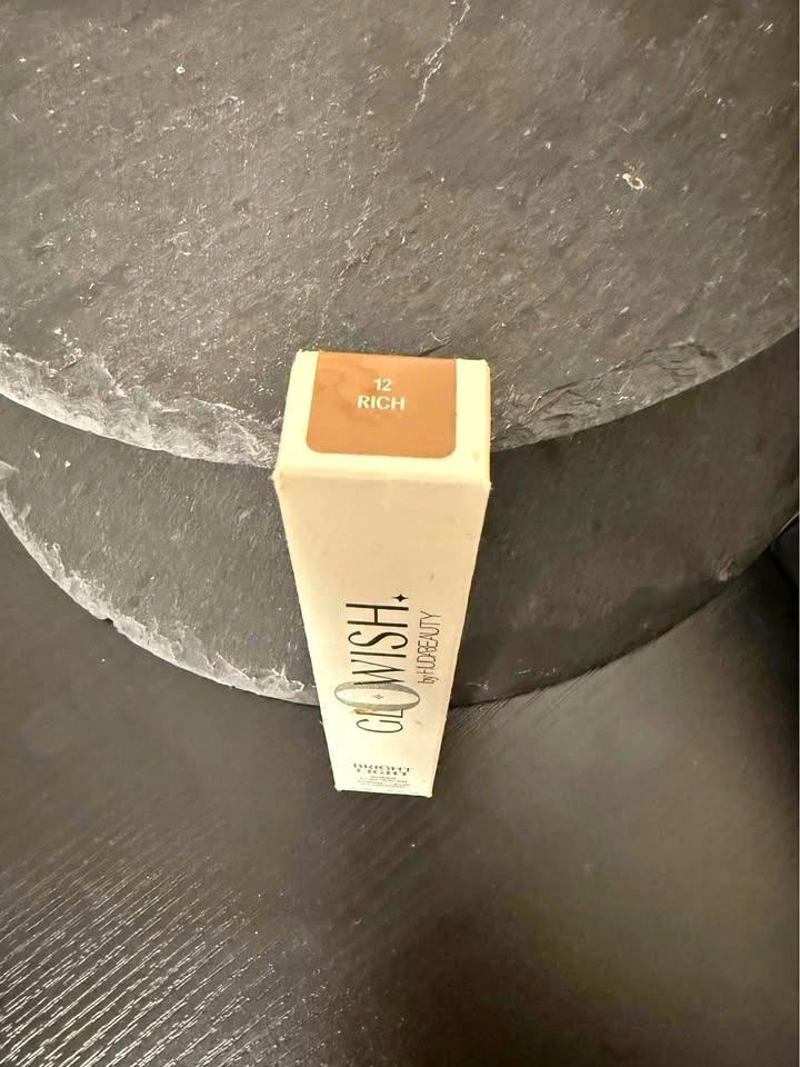 HUDA BEAUTY