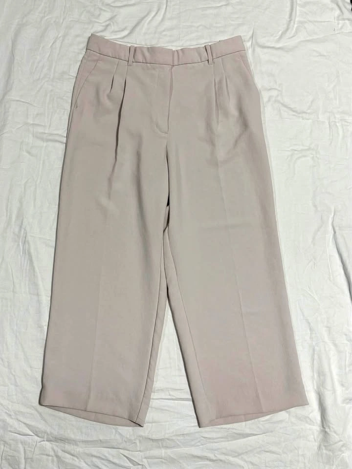 Aritzia Effortless Pants Cropped - Light Pink