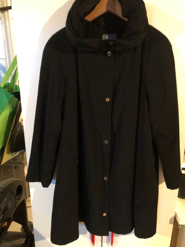 Women’s New Designer Coat XL