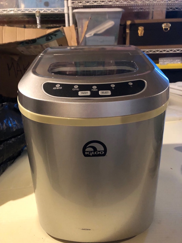Igloo ice maker