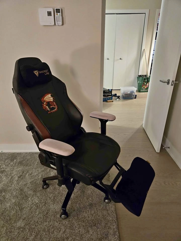 Secretlab chair Monster Hunter edition with leg support