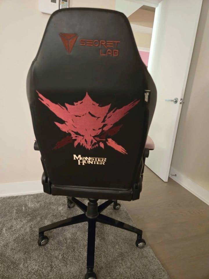 Secretlab chair Monster Hunter edition with leg support - photo 3