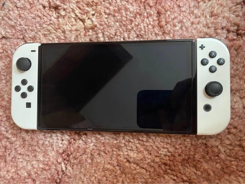 Nintendo Switch OLED Bundle – Excellent Condition – Ready to Pla - photo 3