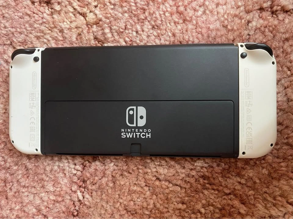 Nintendo Switch OLED Bundle – Excellent Condition – Ready to Pla - photo 4