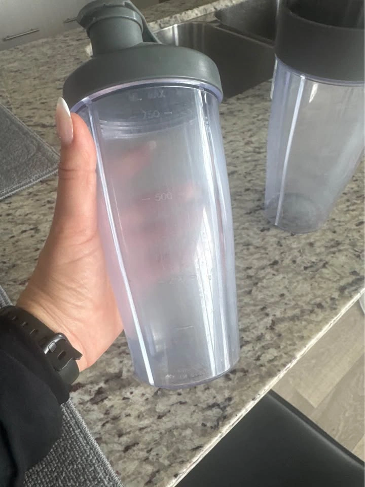 2 Blender Cups w/ Lids - photo 2