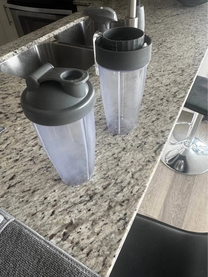 2 Blender Cups w/ Lids - photo 4