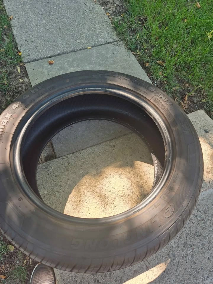 225 55 18 Single Tire