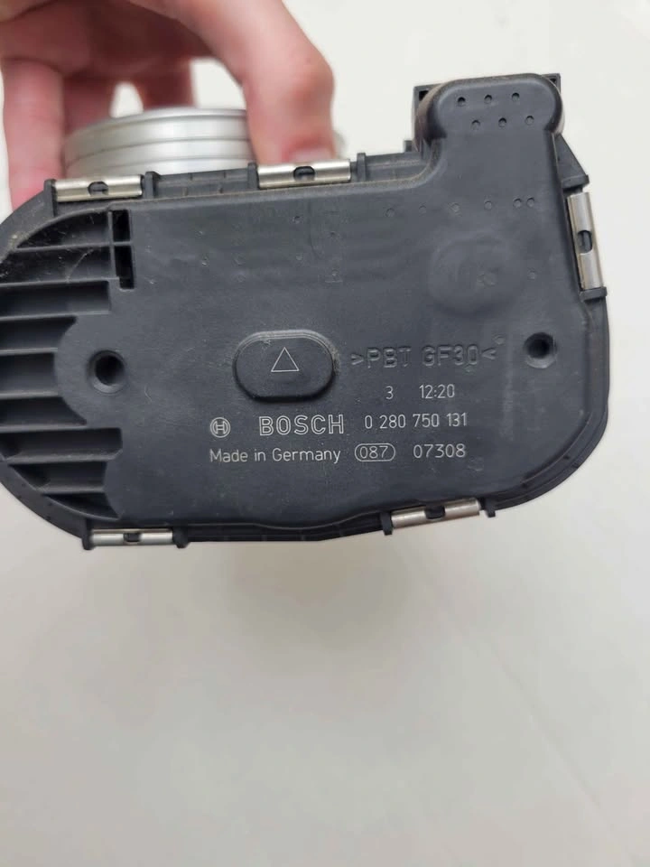 Volvo S60 2.3L T5 Throttle Body - photo 2