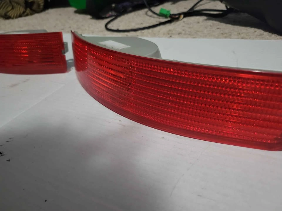 Volvo XC90 Rear Fog Light & Passenger Reflector - photo 2