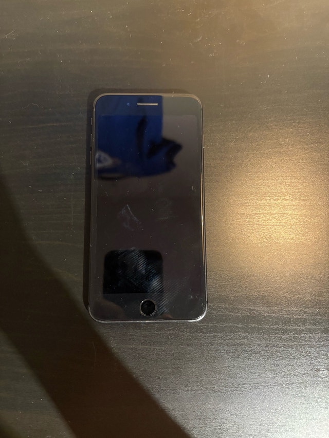 iPhone 8 Plus 64GB Unlocked - photo 2