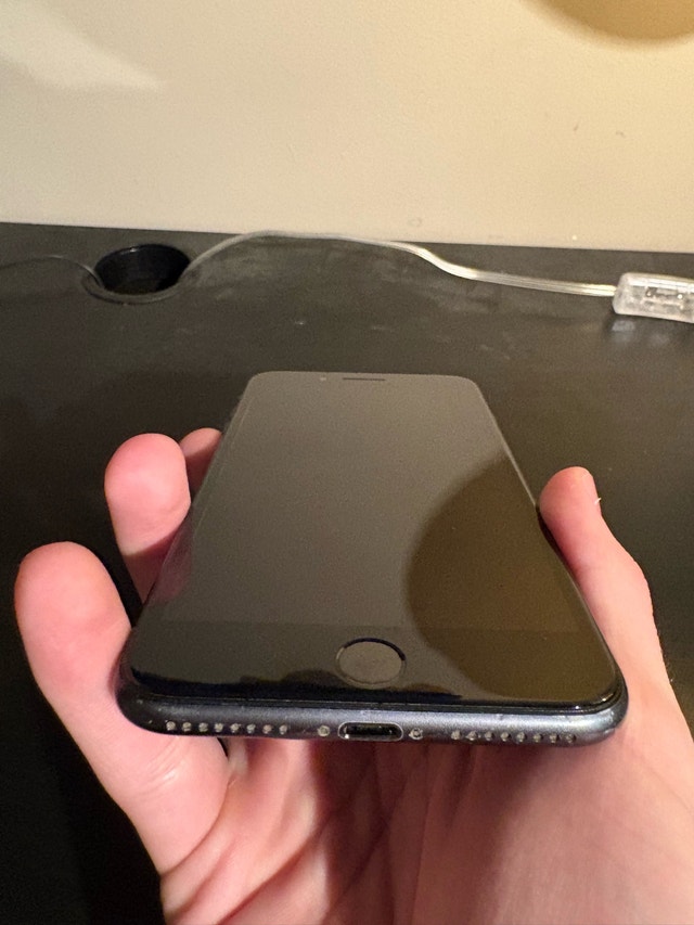 iPhone 8 Plus 64GB Unlocked - photo 3