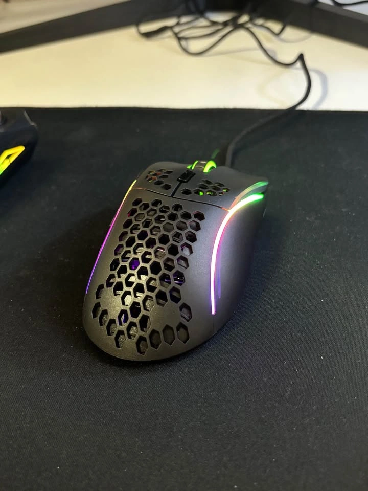 Glorious Model D Minus Honeycomb Mouse - photo 4