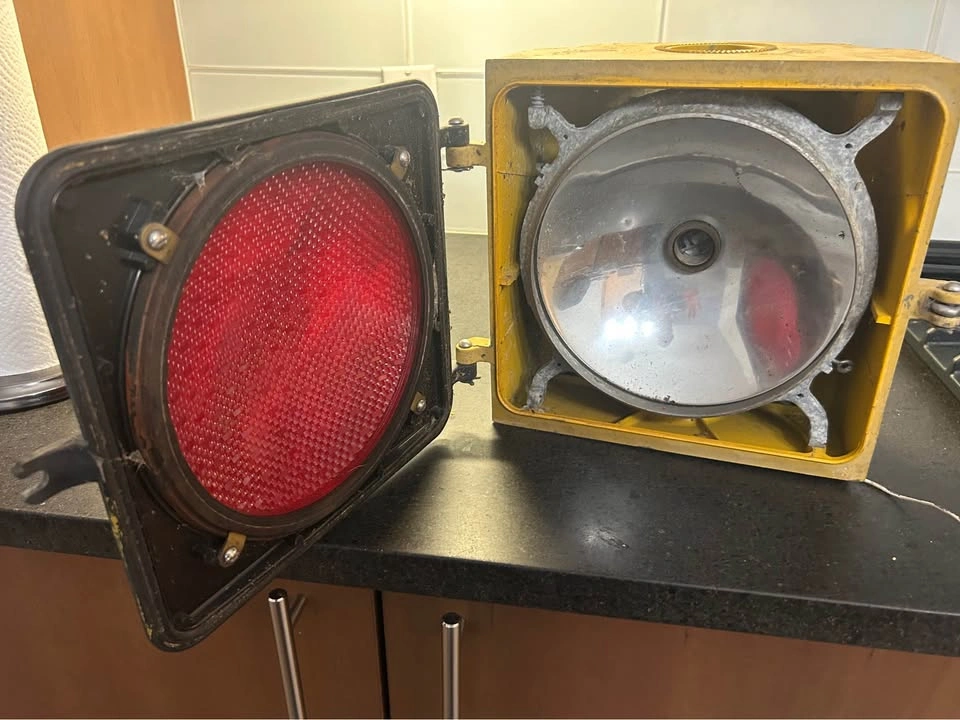 Vintage Red Traffic Light Signal - photo 3
