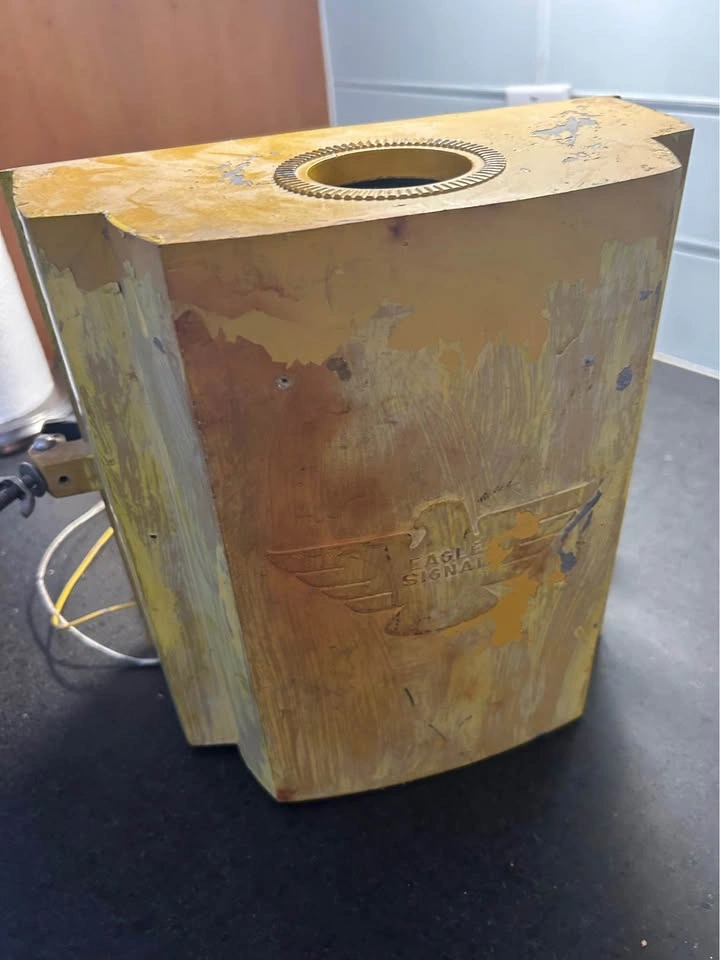 Vintage Red Traffic Light Signal - photo 5