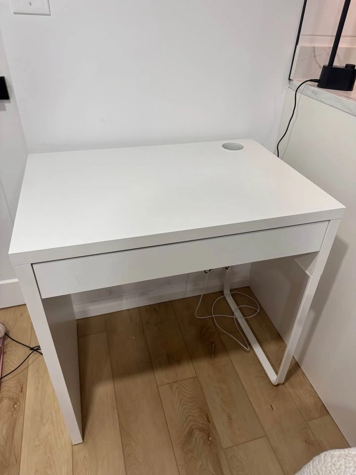 IKEA Micke white desk - photo 2