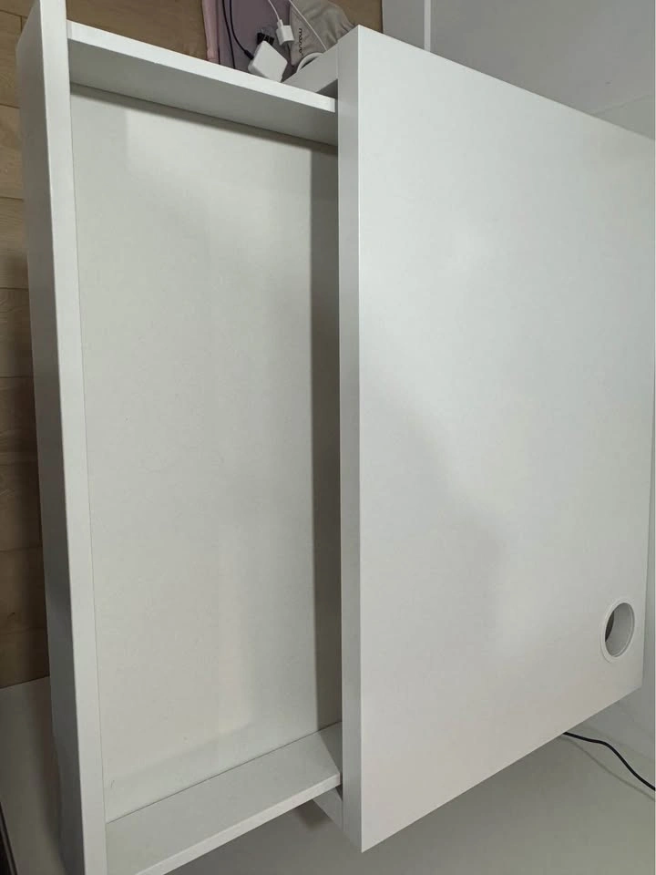 IKEA Micke white desk - photo 3