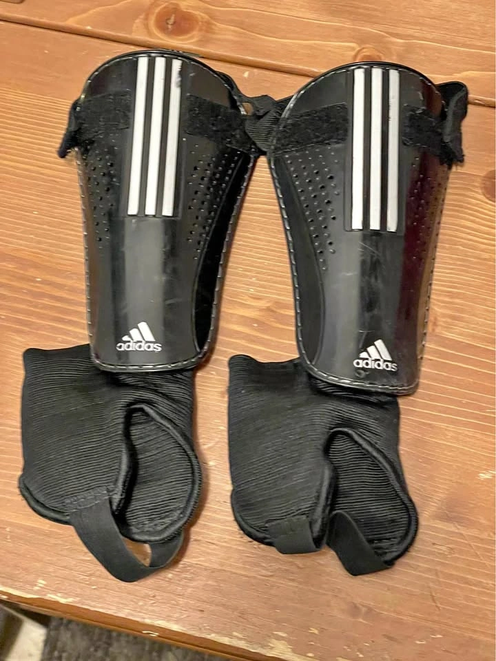 Soccer shin guards kids size small