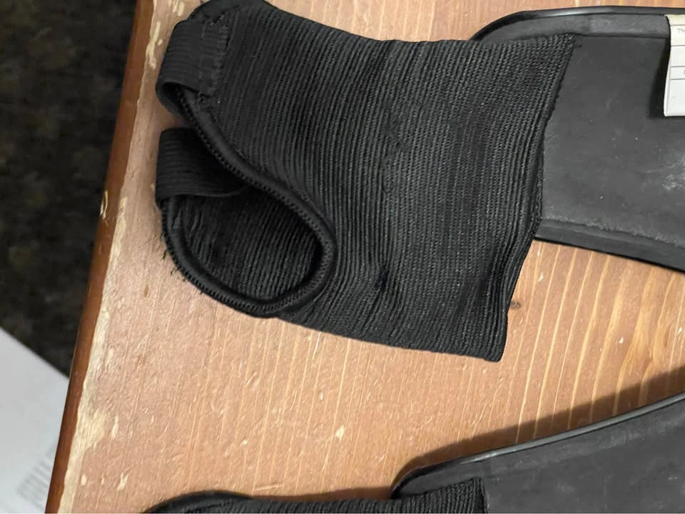 Soccer shin guards kids size small - photo 4