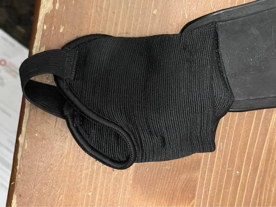 Soccer shin guards kids size small - photo 5