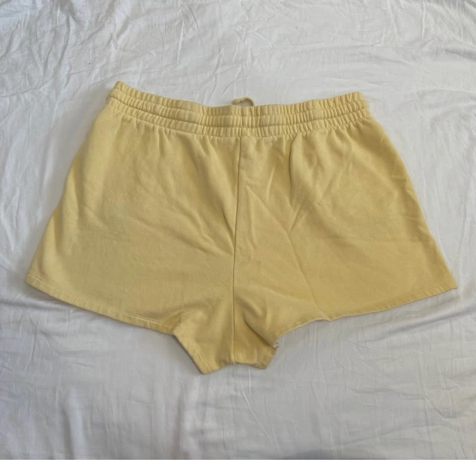 GAP Butter Yellow Sweatshorts - photo 2