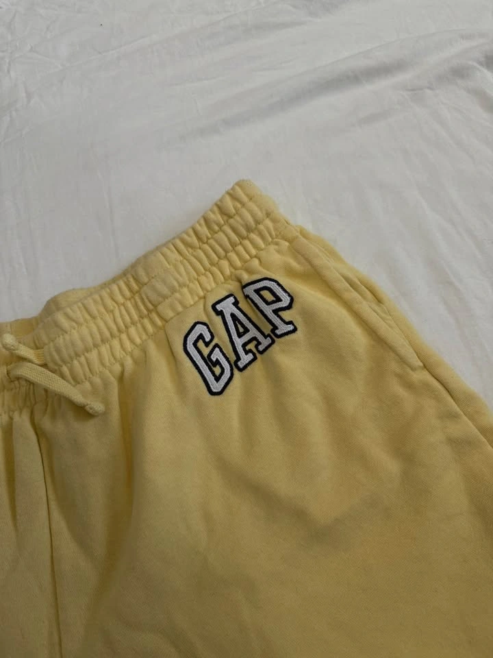 GAP Butter Yellow Sweatshorts - photo 3