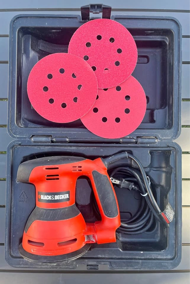 Black & Decker Random Orbital Sander w/ discs – ready to use