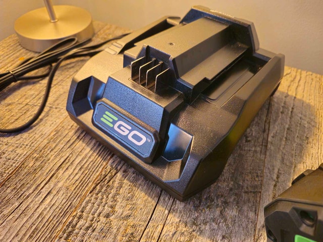 EGO 5 AH BATTERY AND 320 W CHARGER - photo 4