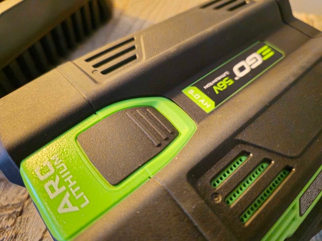 EGO 5 AH BATTERY AND 320 W CHARGER - photo 5