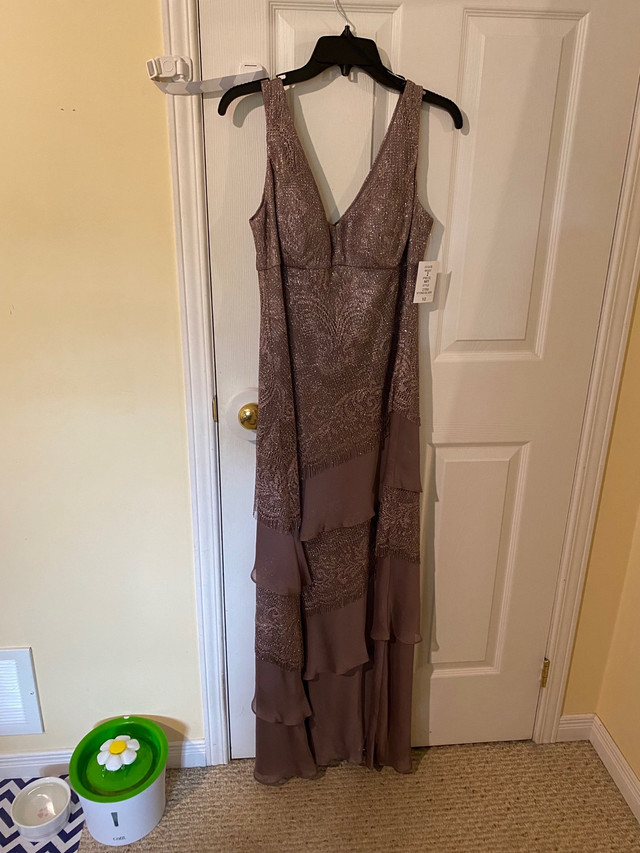 BNWT Stunning gown! - photo 3